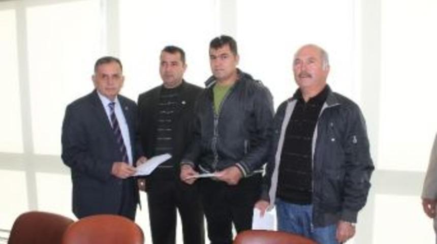 Orman Yangınında Zarar G&ouml;ren &Uuml;reticilere Yardım