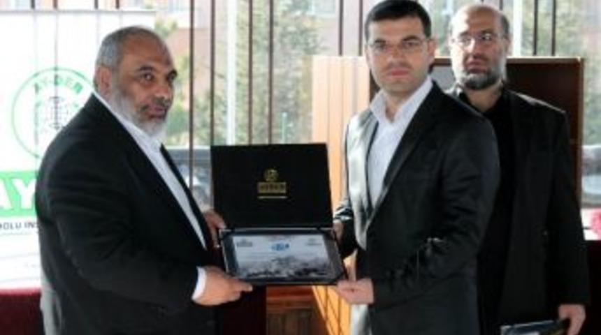 İhh&rsquo;dan İhlas Haber Ajansı&rsquo;na Plaket