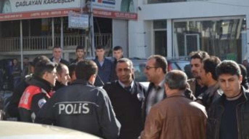 Hırsızı Karakola G&ouml;t&uuml;rmek İsteyen Vatandaş İle Polis Arasında Arbede