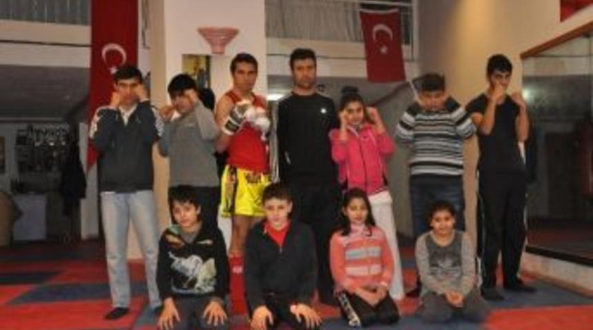 Muaythai B&ouml;lge Şampiyonasına 40 Sporcu Gitti