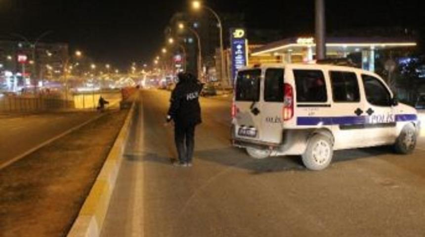 Diyarbakır-şanlıurfa Karayolunda Ş&uuml;pheli Paket Alarmı