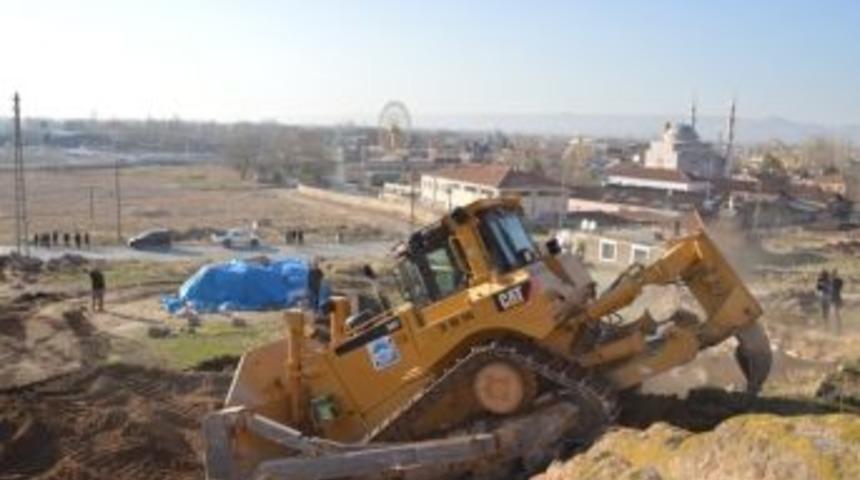 Kocasinan Ahi Evran'ı Eski Evlerden Temizledi