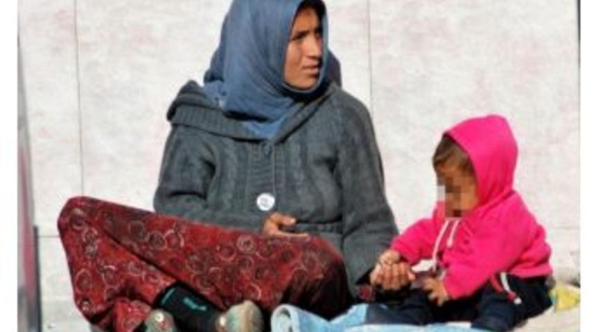 &Ccedil;ocukları İstismar Ederek Dileniyorlar