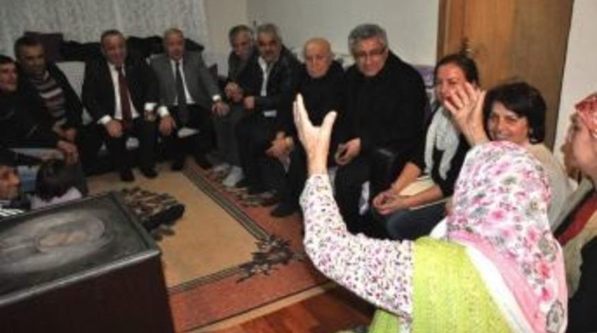 Akdemir, Se&ccedil;im Gezilerini S&uuml;rd&uuml;r&uuml;yor