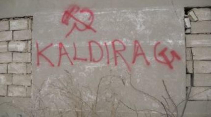 Duvara Siyasi Yazı Yazanlara Tepki