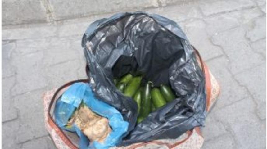 Ş&uuml;pheli Paketten 'hıyar' &Ccedil;ıktı