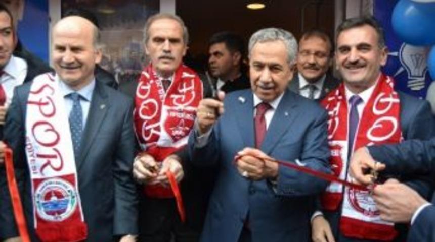 Arın&ccedil;: "bakmayın Dedikodulara. Başımız Dik, Alnımız A&ccedil;ık"