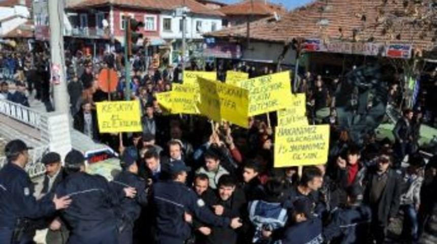 Kırıkkale'de Suları Kesilen İl&ccedil;e Halkı Eylem Yaptı