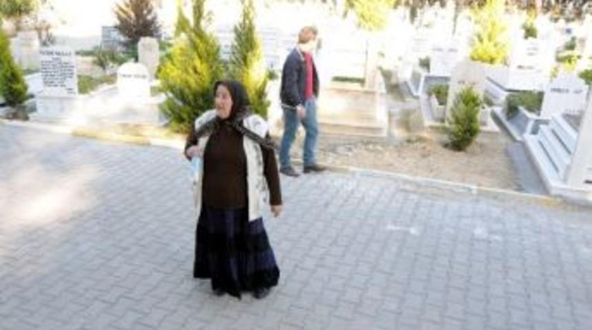 Taşınan Mezarlıkta Oğlunun Mezarını Kaybetti