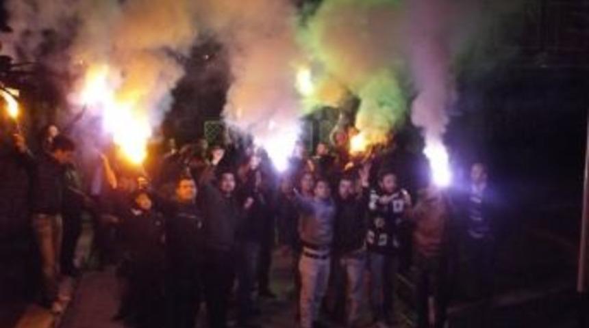 Taraftardan Futbolculara Moral Ziyareti