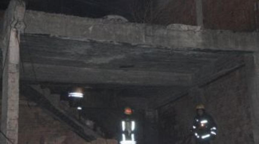 İnşaatta &Ccedil;ıkan Yangın Paniğe Neden Oldu