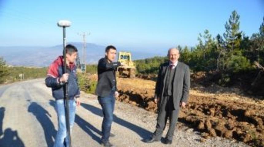 Köy Yollarında İyileştirme Çalışmaları Devam Ediyor