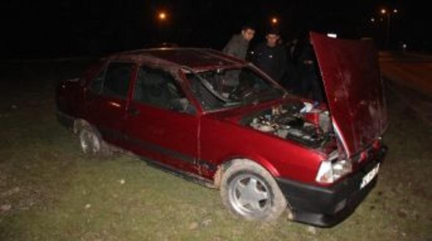 K&uuml;&ccedil;&uuml;cek Kavşağında Trafik Kazası: 1 Yaralı