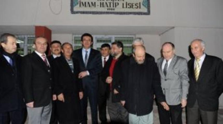 Bakan Nihat Zeybekci, Mezun Olduğunu Liseyi Ziyaret Etti