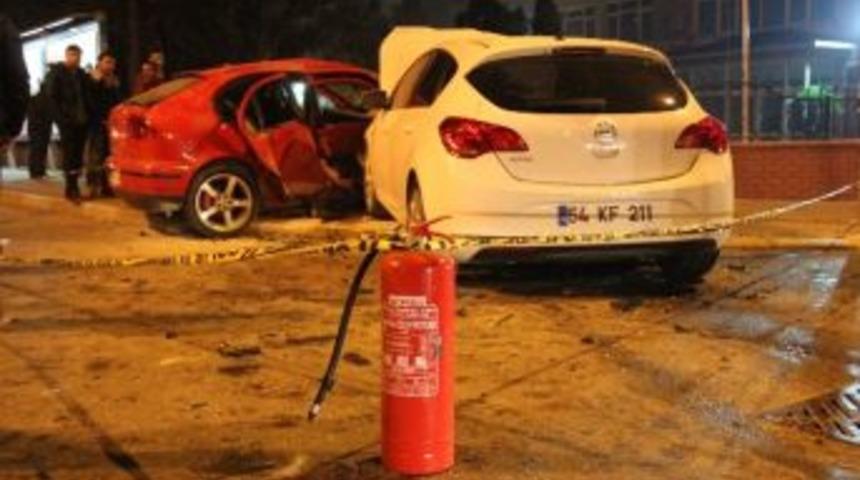 Hastane &Ouml;n&uuml;nde Kaza: 5 Yaralı