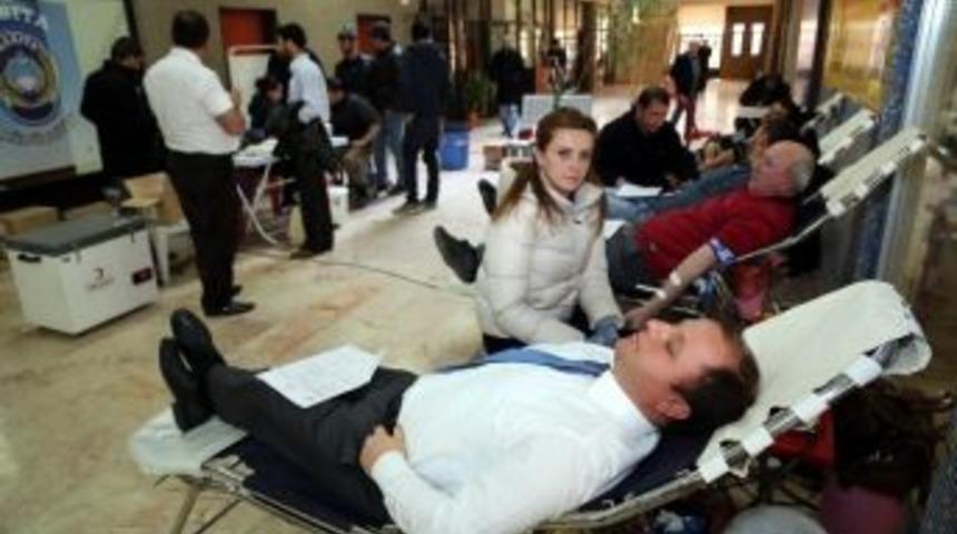 &Uuml;z&uuml;ml&uuml; Belediyesi &Ccedil;alışanları Kan Bağışı Yaptı