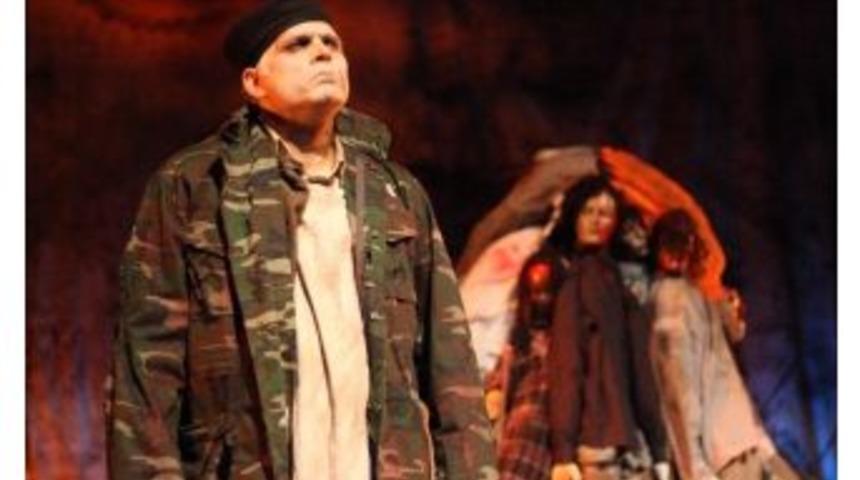 Bilge Kral Aliya İzzetbegovi&ccedil;&rsquo;in M&uuml;cadelesi Tiyatro Sahnesine Taşındı