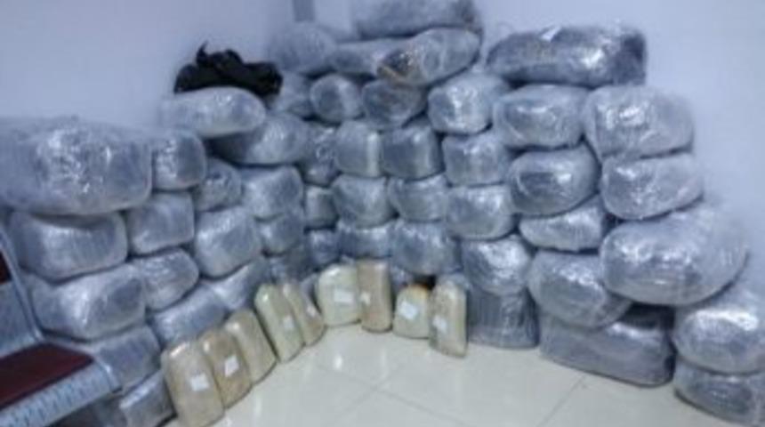 Kovalamacada Yakalanan Ara&ccedil;tan 205 Kilo Esrar &Ccedil;ıktı