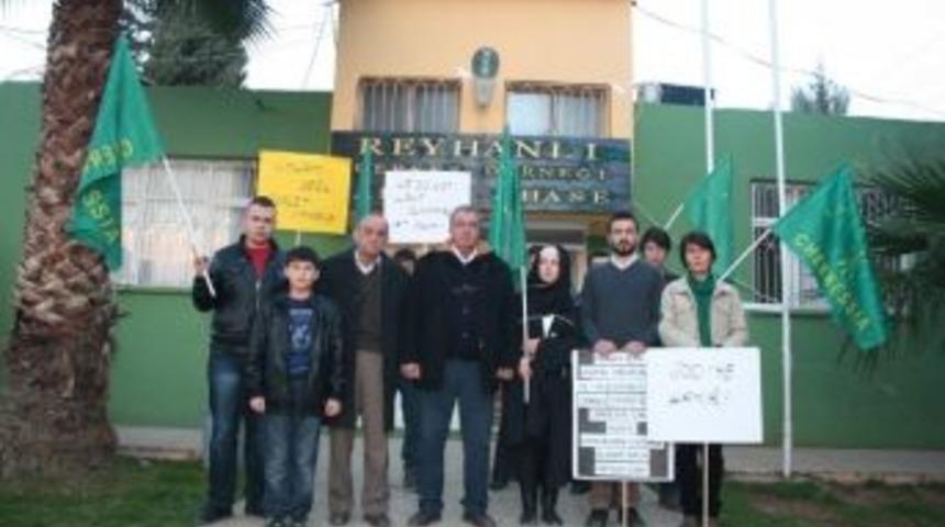 &Ccedil;erkesler So&ccedil;i Olimpiyatı'nı Protesto Etti