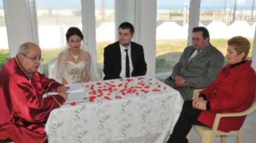 Başkan Adayı Okan Yanmaz Ve Eşi Nikah Şahitliği Yaptı