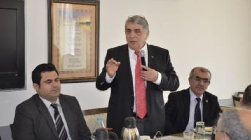 Ak Partili Kalkan'dan Muhtarlara ''hizmetinizdeyiz''