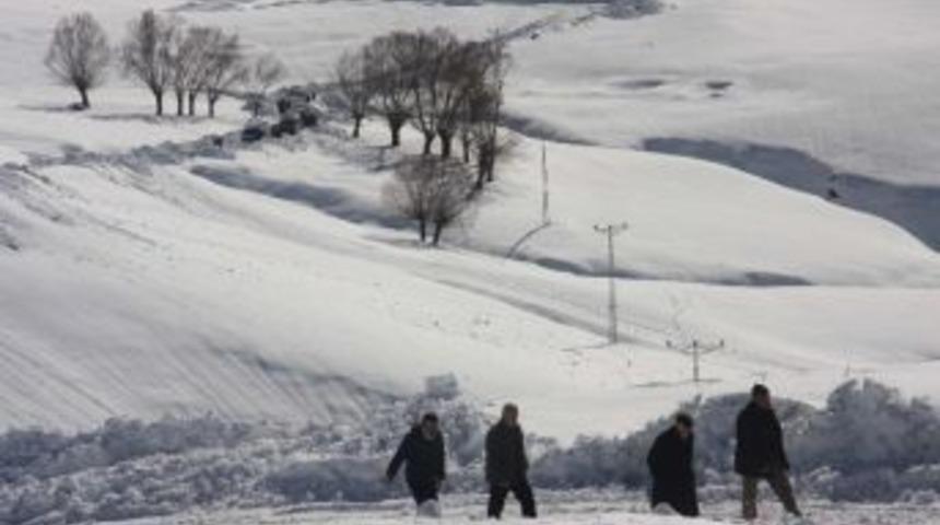 Cenazelerini İki G&uuml;n Sonra Defnedebildiler