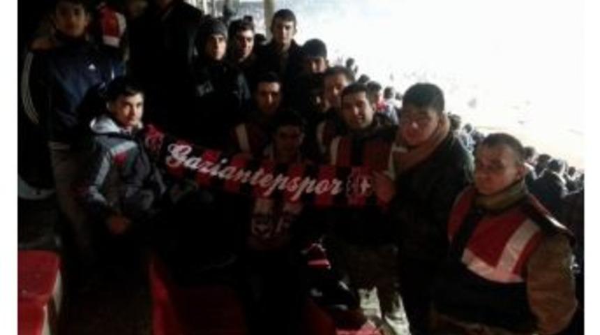 Jandarma İle Lise &Ouml;ğrencileri Beşiktaş Ma&ccedil;ını İzledi