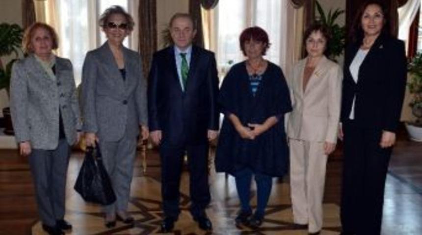 T&uuml;rk &Uuml;niversiteli Kadınlar Derneği&rsquo;nden Vali &Ouml;zt&uuml;rk&rsquo;e Ziyaret