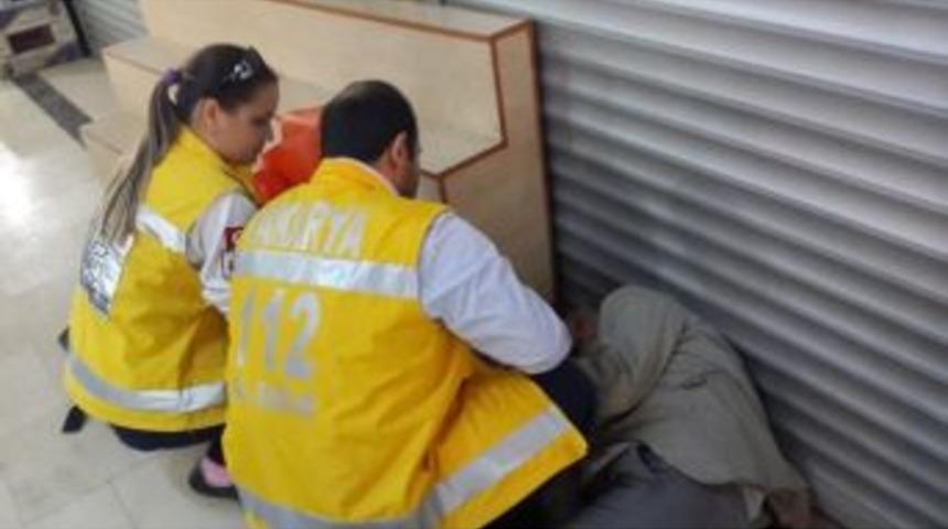 Yerde Hareketsiz Yatan Şahıs Korkuttu