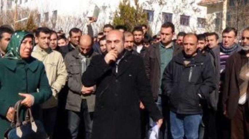 &Ouml;ğretmenler Trafik Kazasında Yaralanan Meslektaşları İ&ccedil;in Eylem Yaptı