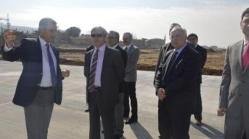 Vali &Ccedil;ınar&rsquo;dan Havaalanında İnceleme