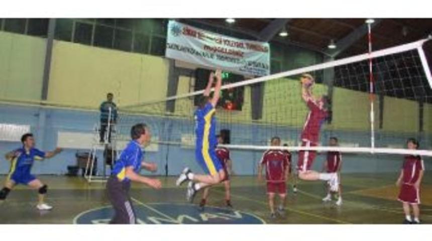 Simav Belediyesi Voleybol Turnuvası Sona Erdi