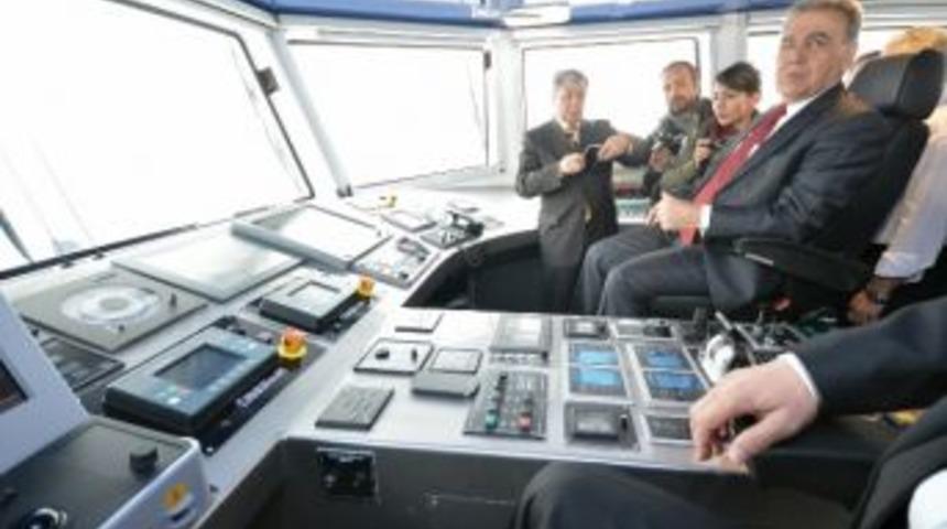 İzmir'in Yolcu Gemisi '&ccedil;akabey' K&ouml;rfez Sularında