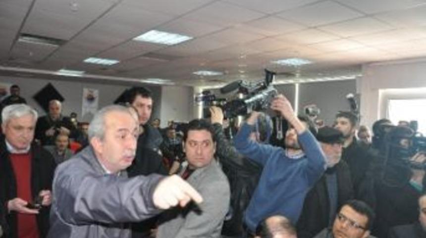 N&uuml;kleer Santral Karşıtları, Bakan Cevdet Yılmaz'ı Konuşturmadı