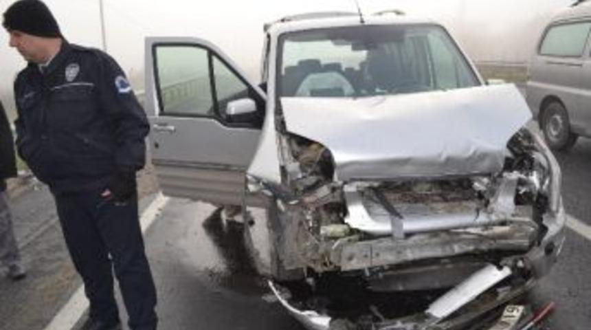 3 Aracın Karıştığı Zincirleme Trafik Kazasında 1 Kişi Yaralandı