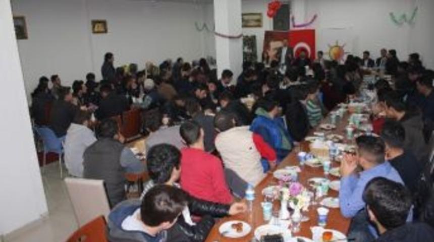 Yıldız Gençlerle Buluştu