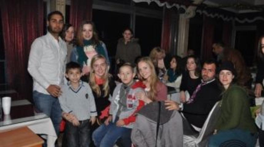 Avrupalı &Ouml;ğrenciler, Down Sendromlu &Ccedil;ocuklarla Buluştu