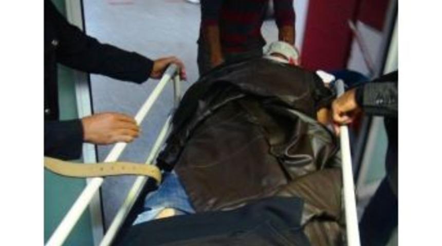 Otomobille Motosiklet &Ccedil;arpıştı: 2 Yaralı