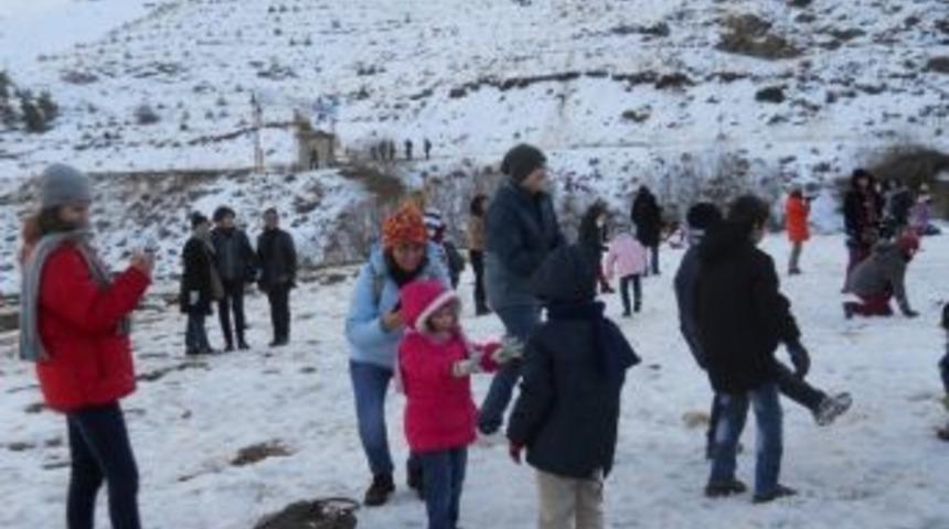 Minik Senat&ouml;rlerin Kar Keyfi