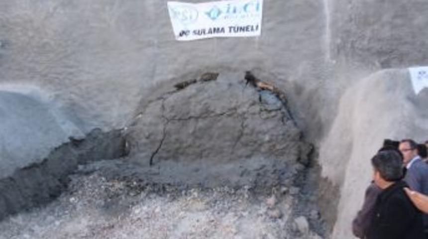 Bakan &Ccedil;elik, Suru&ccedil; T&uuml;neli İnşaatını Gezdi