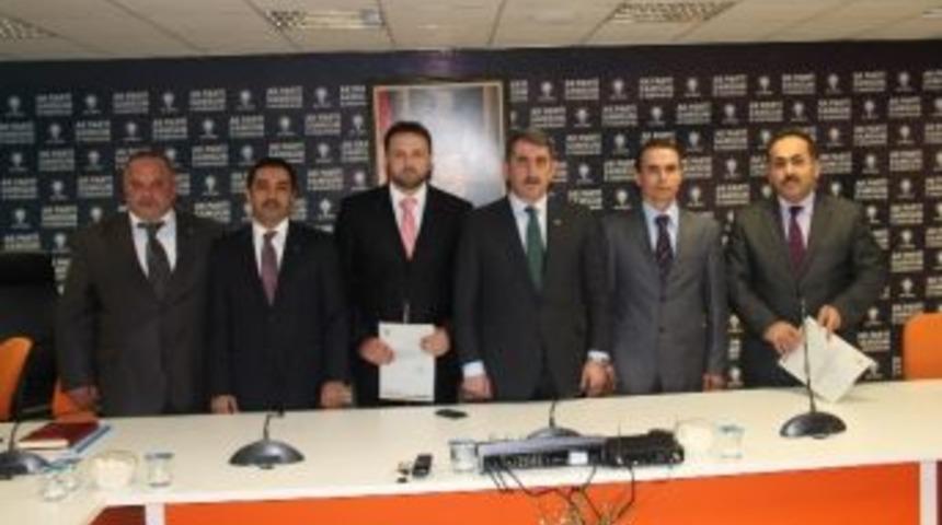 Yeni Atanan İl&ccedil;e Başkanlarına Yetki Belgeleri Verildi