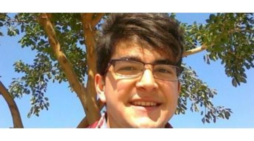 Bakan Davutoğlu, Mısır&rsquo;da Tutuklu Olan Emre&rsquo;nin Ailesiyle G&ouml;r&uuml;şt&uuml;