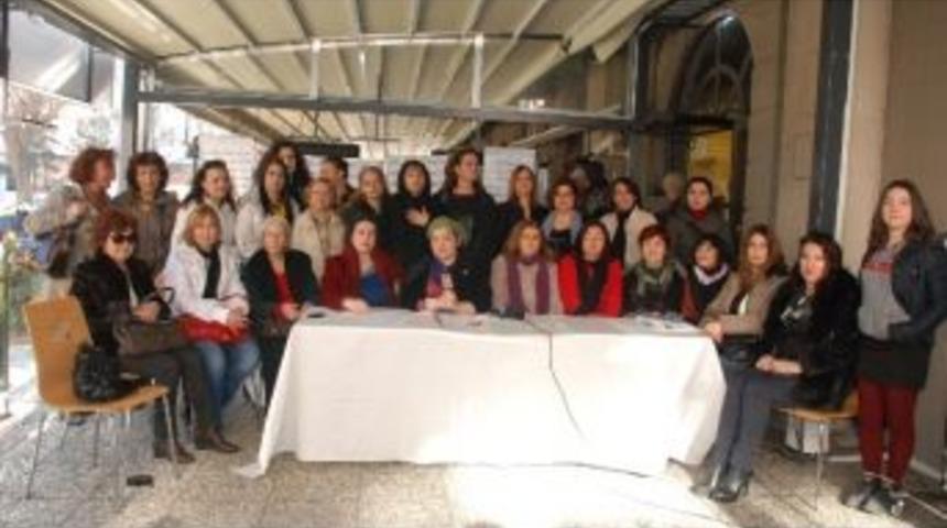 Eskişehirli Sanat&ccedil;ı Kadınlar Kadın Cinayetleri Ve &Ccedil;ocuk Gelinlere Karşı Bir Araya Geldi