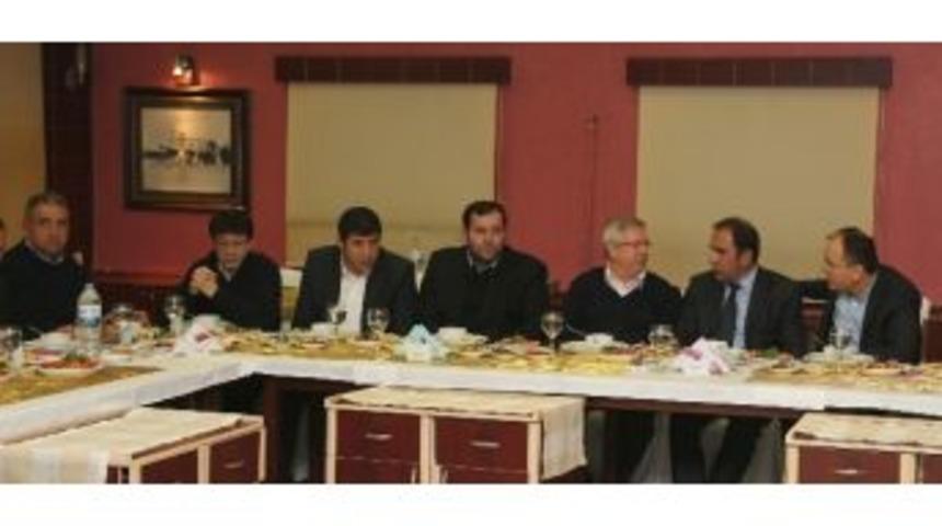 Fenerbah&ccedil;e Ve Sivasspor Y&ouml;netimi Yemekte Buluştu