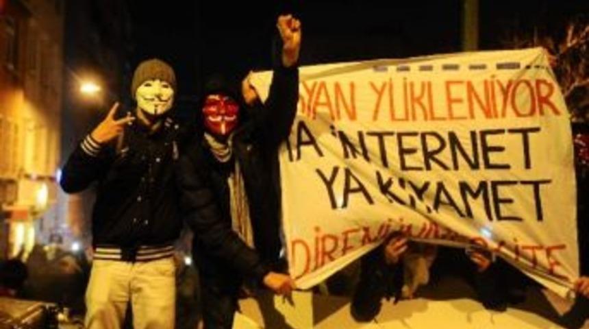 Taksim&rsquo;deki M&uuml;dahalede Bazı Vatandaşlar Yaralandı