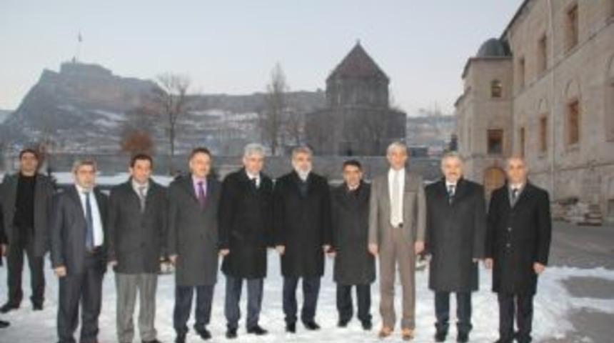 Bakan Taner Yıldız Ak Parti Se&ccedil;im B&uuml;rosu&rsquo;nda Karslılarla Buluştu