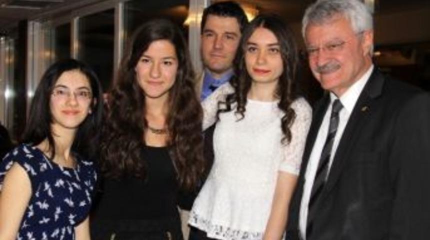 Tanık, S&uuml;per &Ouml;ğrencilerle Buluştu