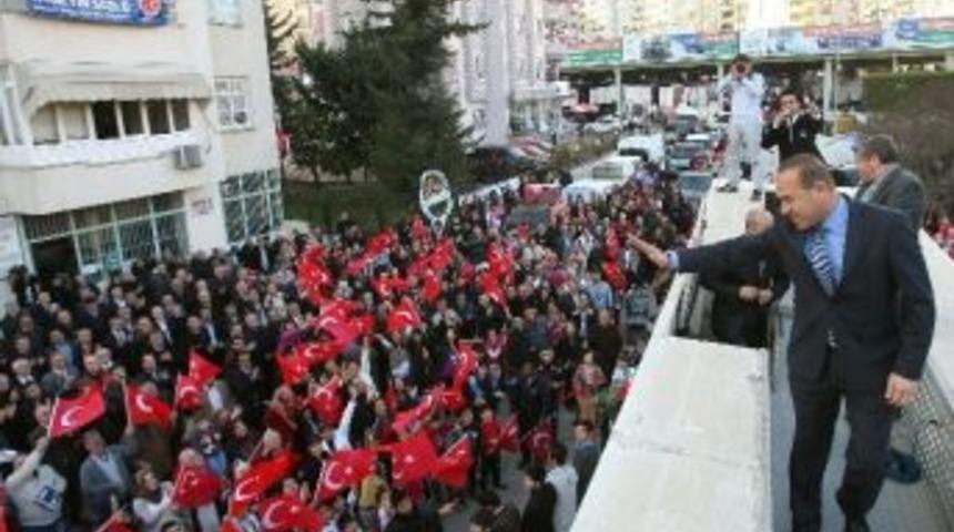 S&ouml;zl&uuml;: "dua Almaya Geliyoruz"