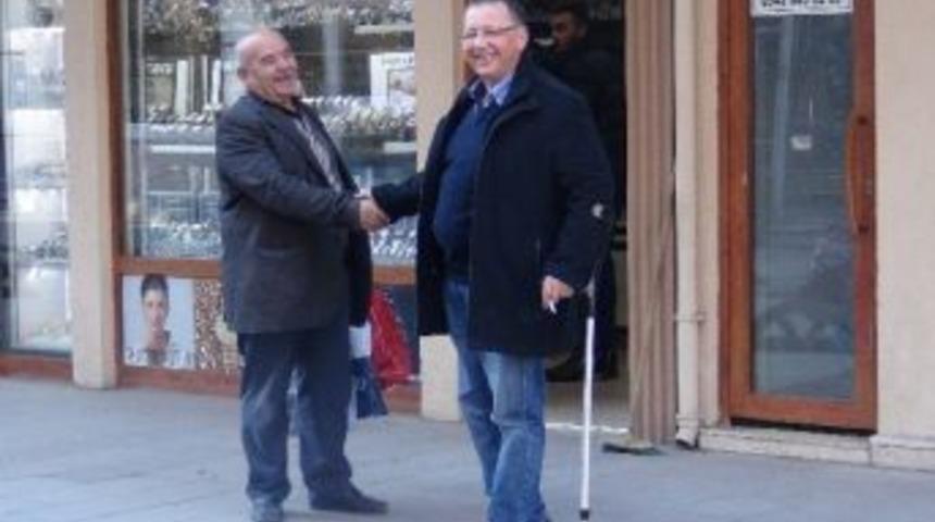 Babasının Katili İ&ccedil;in Mezarlık Oluşturdu