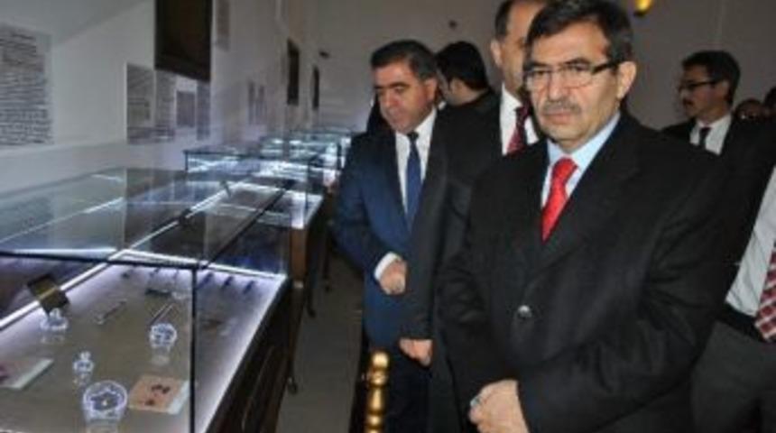 İdris G&uuml;ll&uuml;ce, Doğduğu G&uuml;n Bakan Olmuş